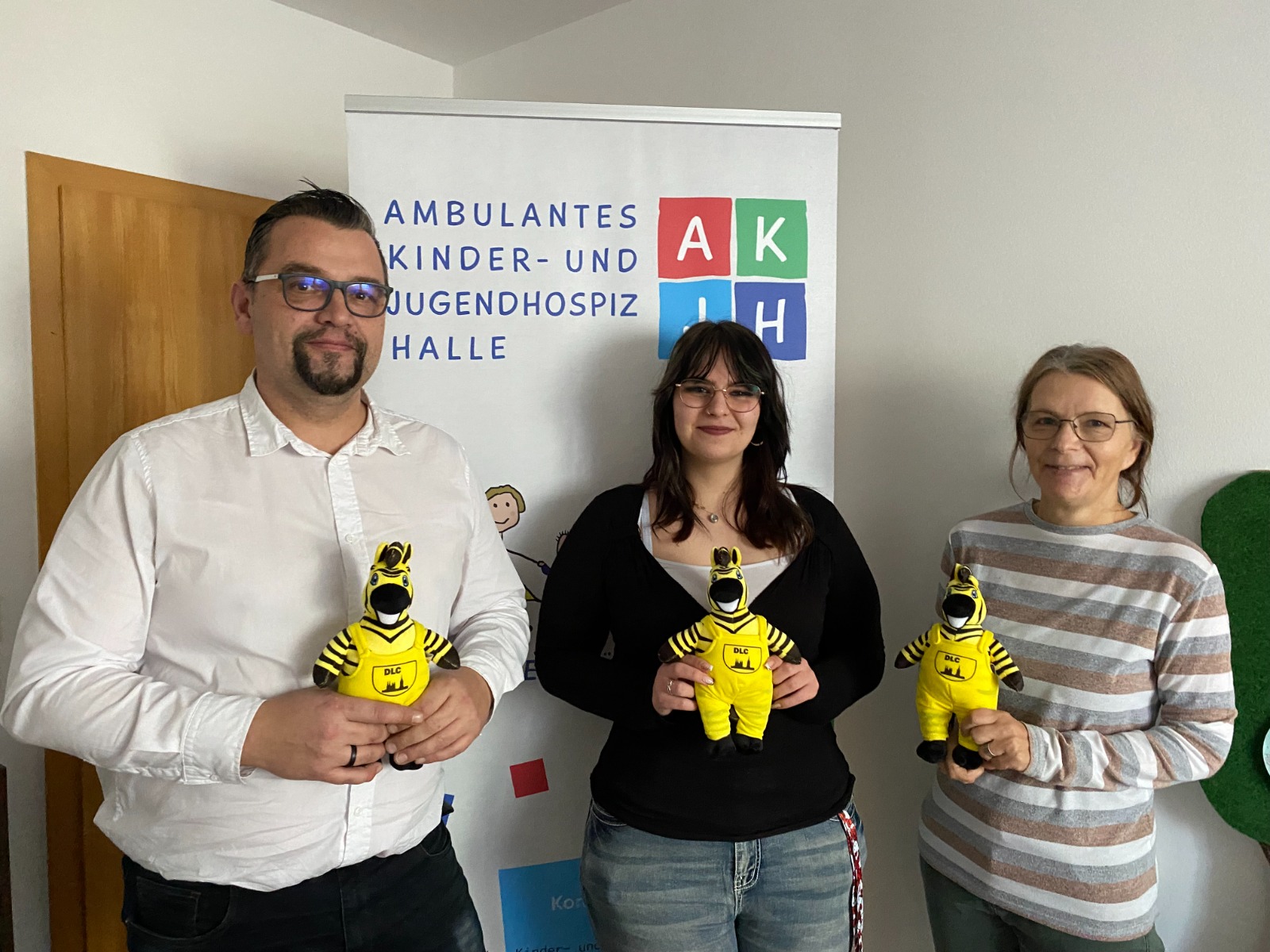 Übergabe der Maskottchen an das Ambulante Kinder- und Jugendhospiz Halle