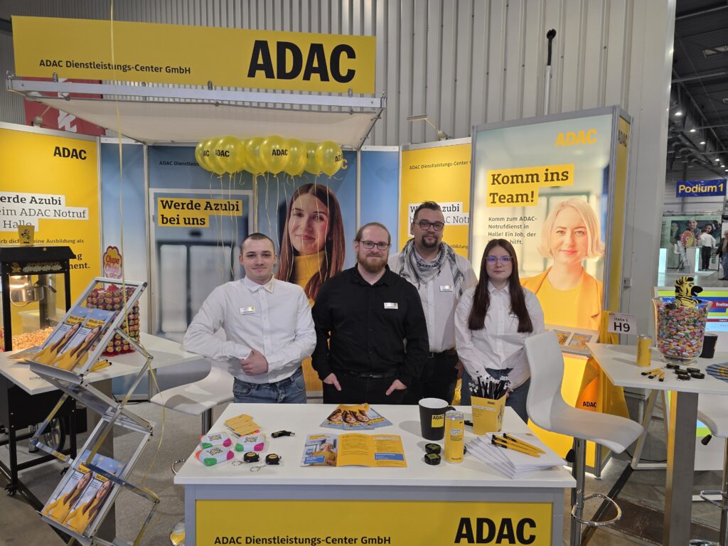 Unser Team bei der Messe - Stets bereit für Gespräche • © ADAC Dienstleistungs-Center GmbH