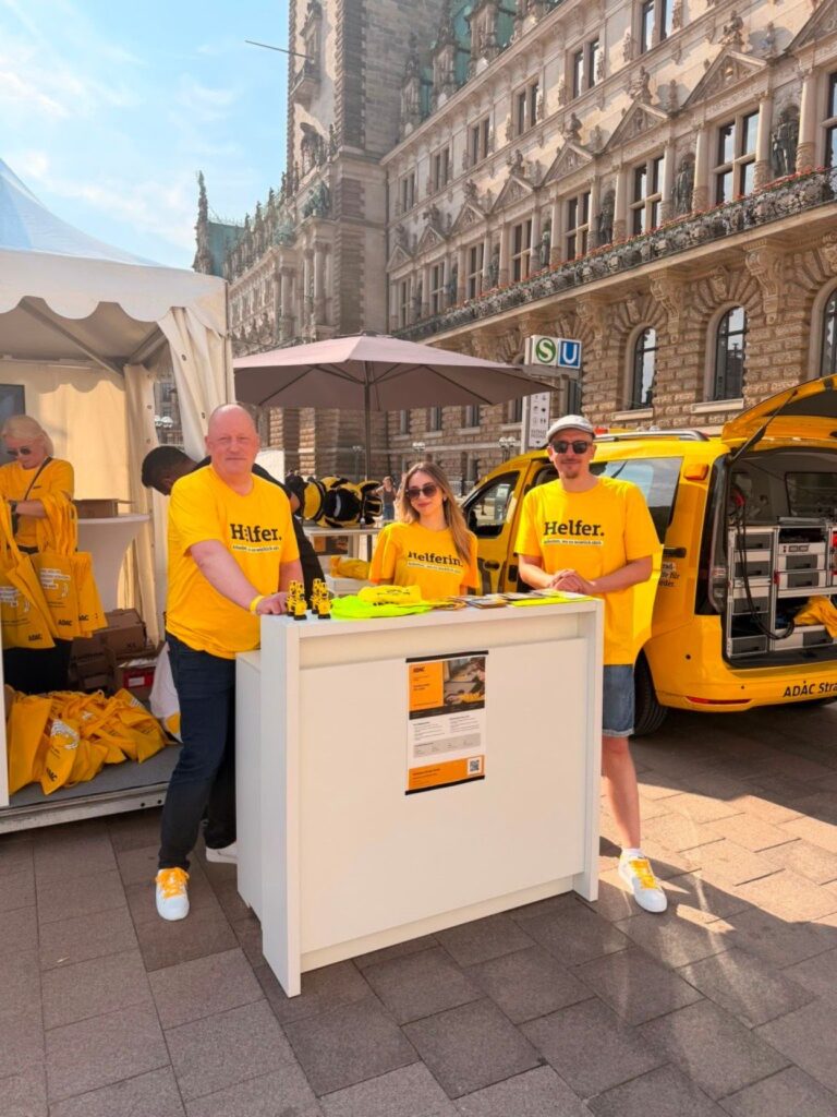 Mit Herz und Kompetenz im Einsatz: Unser Team informierte am Stand der Arbeitgebermarke über die vielfältigen Karrieremöglichkeiten im ADAC Verbund. © ADAC Dienstleistungs-Center GmbH