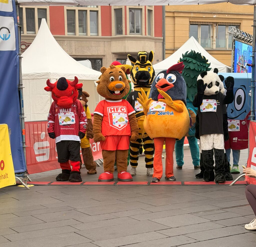Hildegard und weitere Maskottchen © ADAC Dienstleistungs-Center GmbH